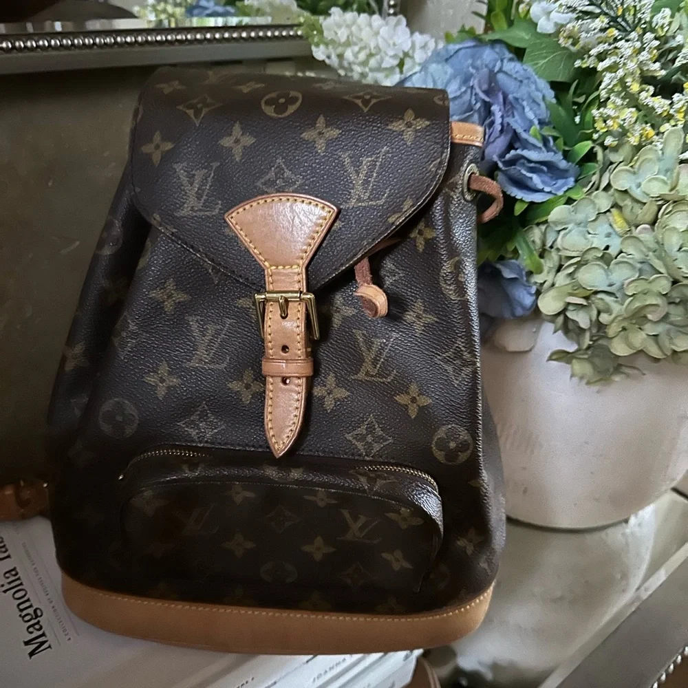 Backpack - Picture 5 of 8